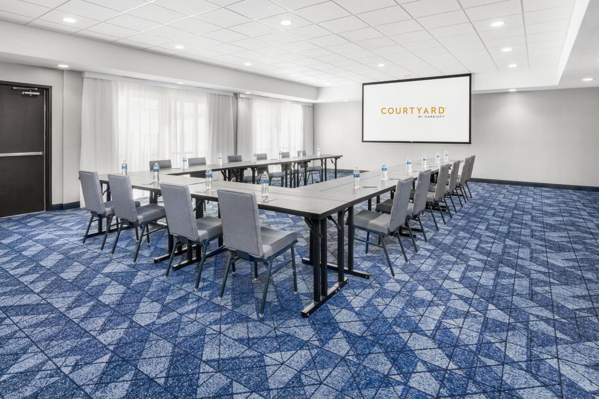 Courtyard By Marriott Auburn Hotel Екстериор снимка