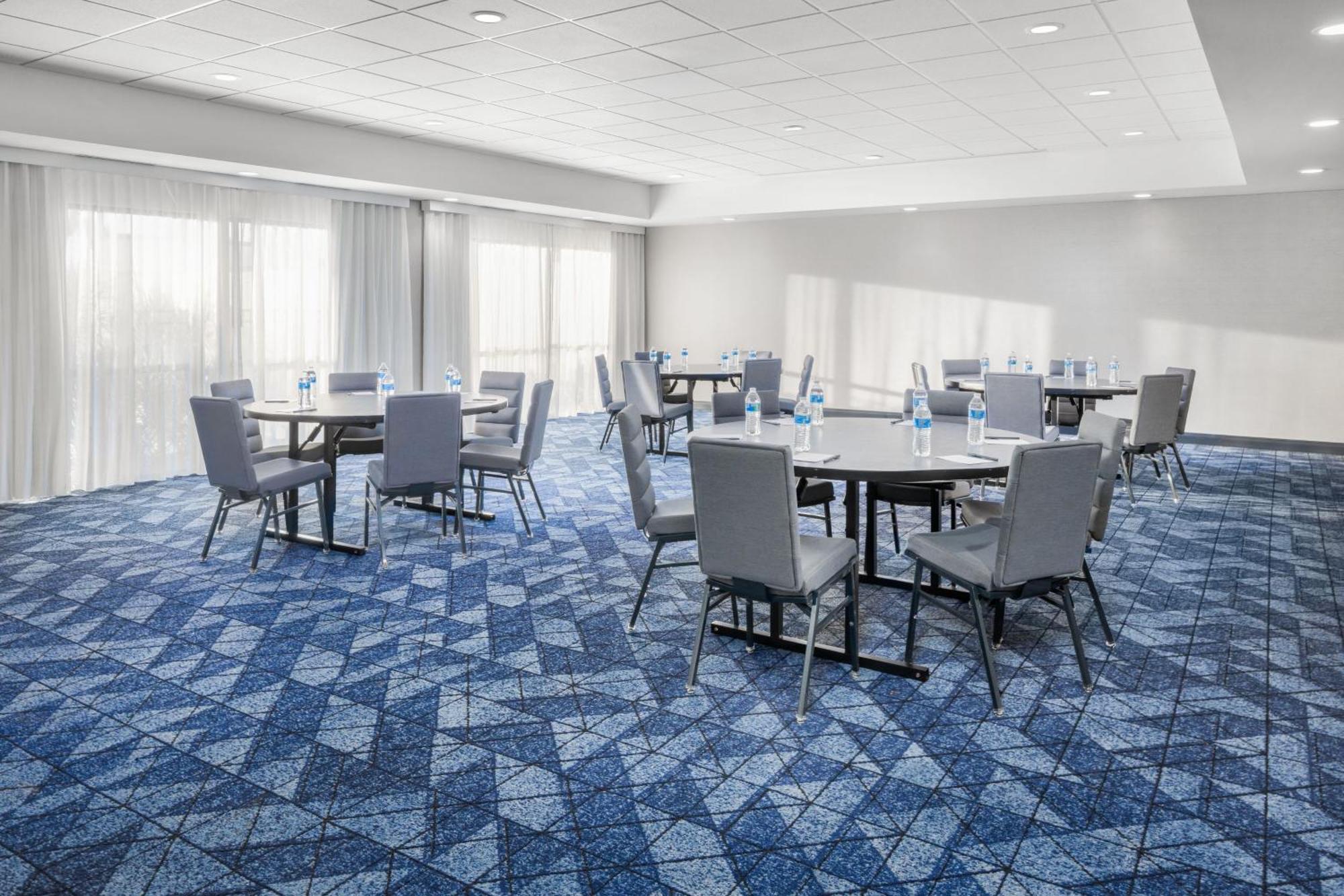 Courtyard By Marriott Auburn Hotel Екстериор снимка