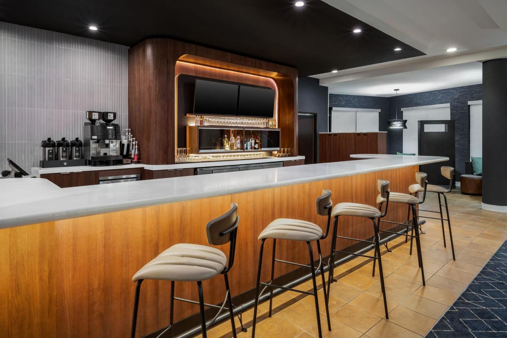 Courtyard By Marriott Auburn Hotel Екстериор снимка