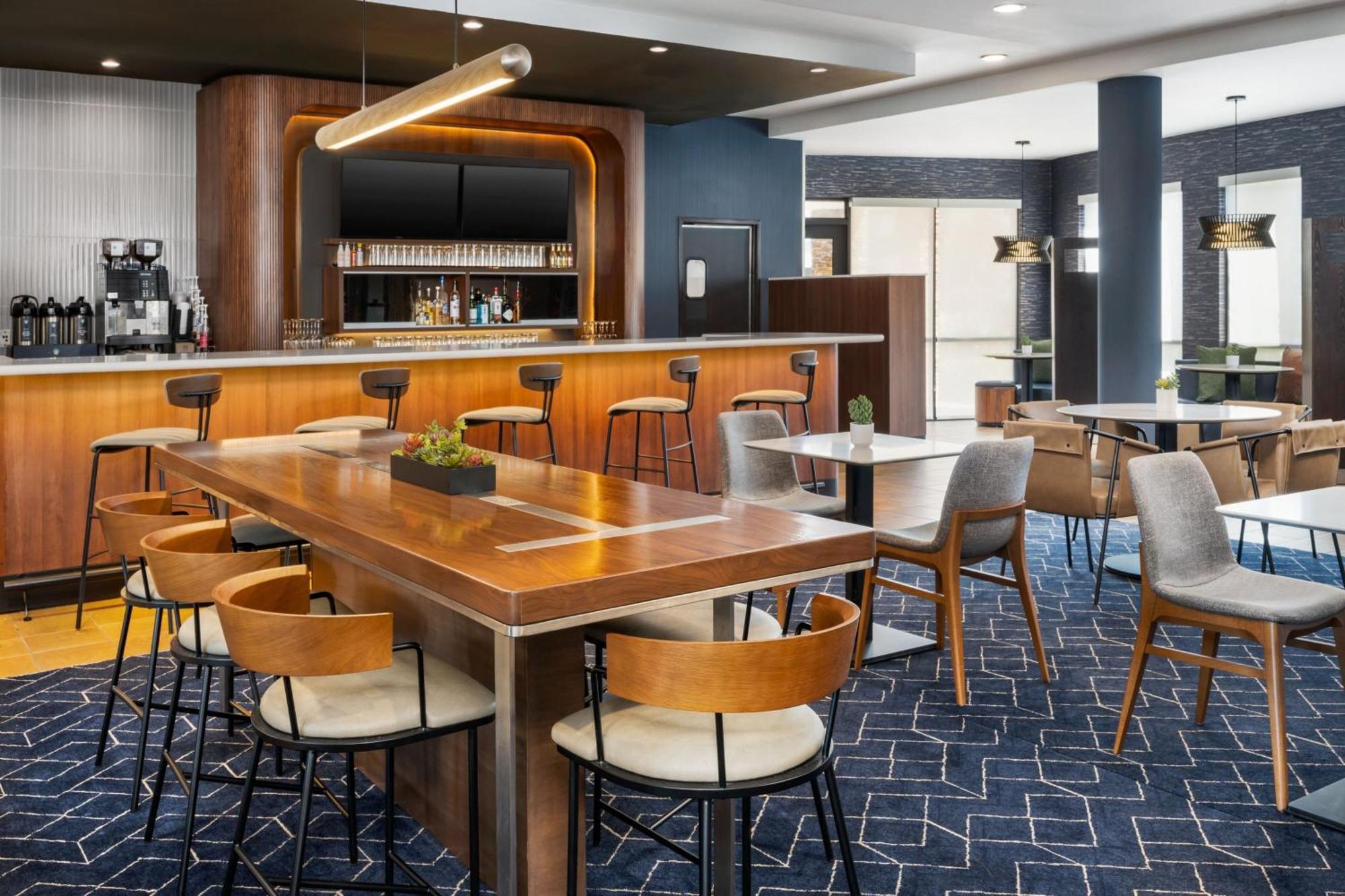 Courtyard By Marriott Auburn Hotel Екстериор снимка