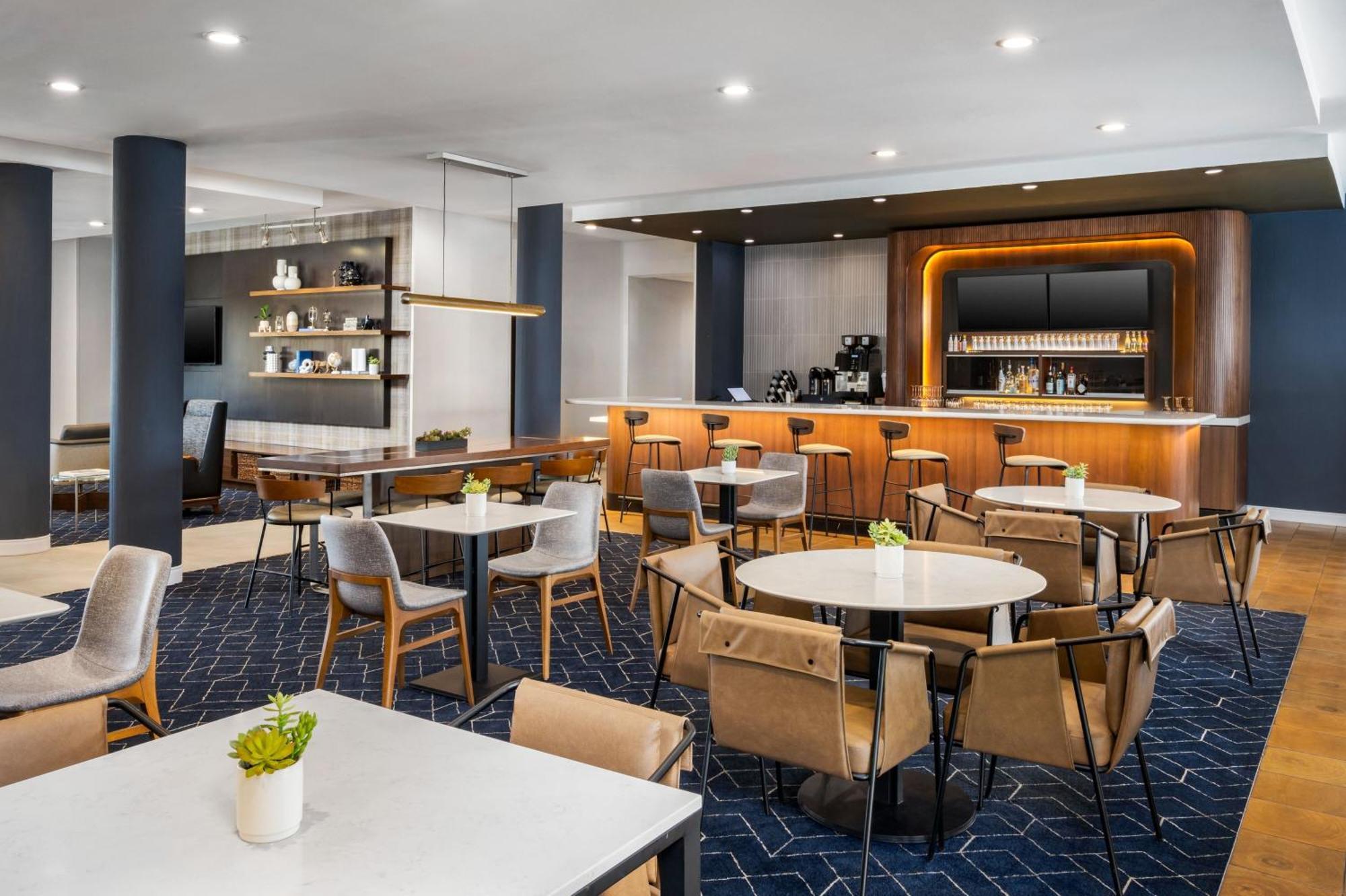 Courtyard By Marriott Auburn Hotel Екстериор снимка