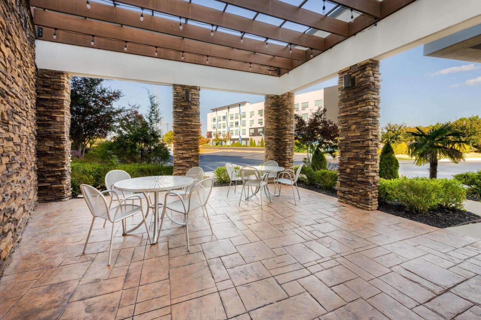 Courtyard By Marriott Auburn Hotel Екстериор снимка