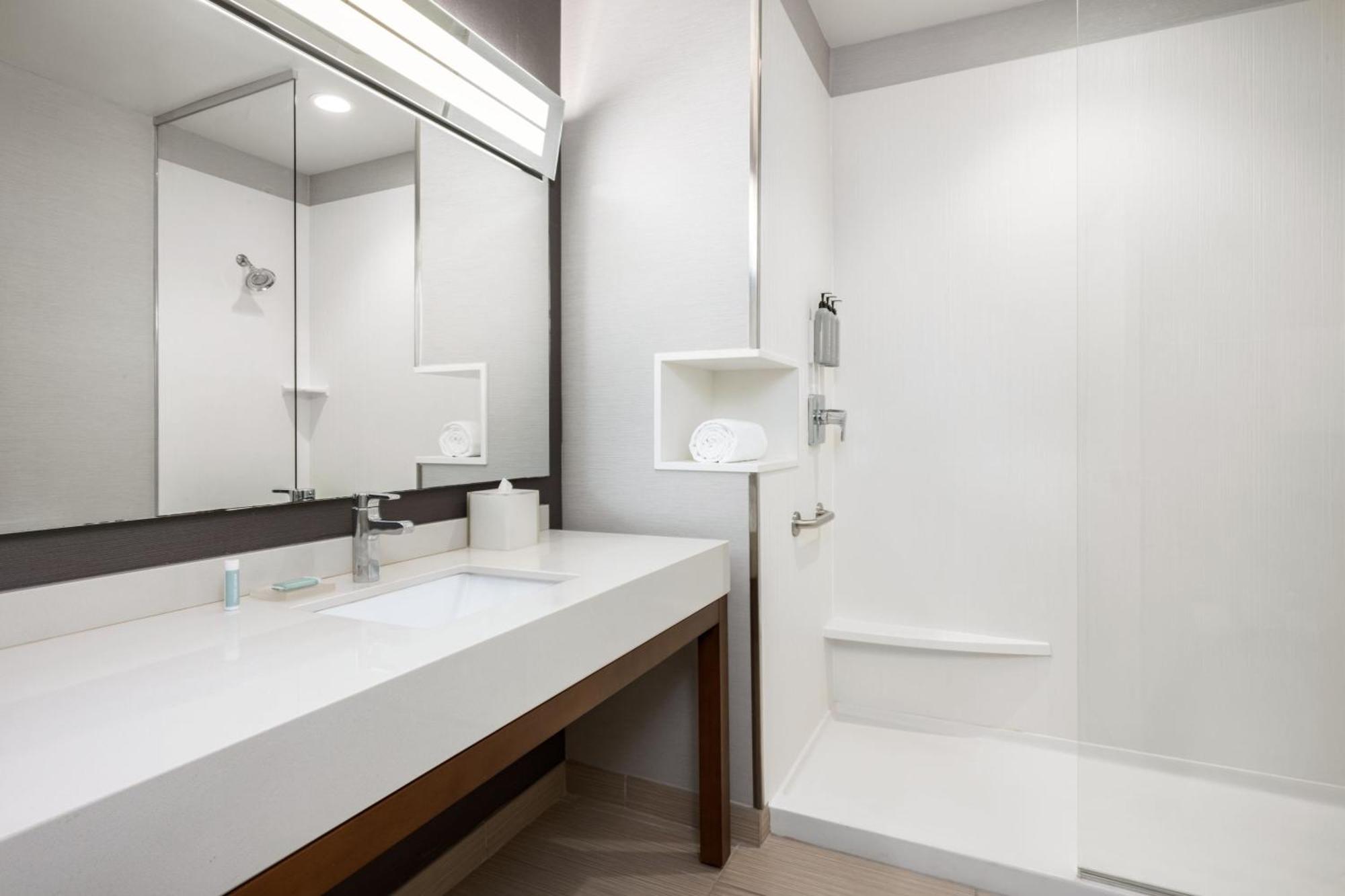 Courtyard By Marriott Auburn Hotel Екстериор снимка