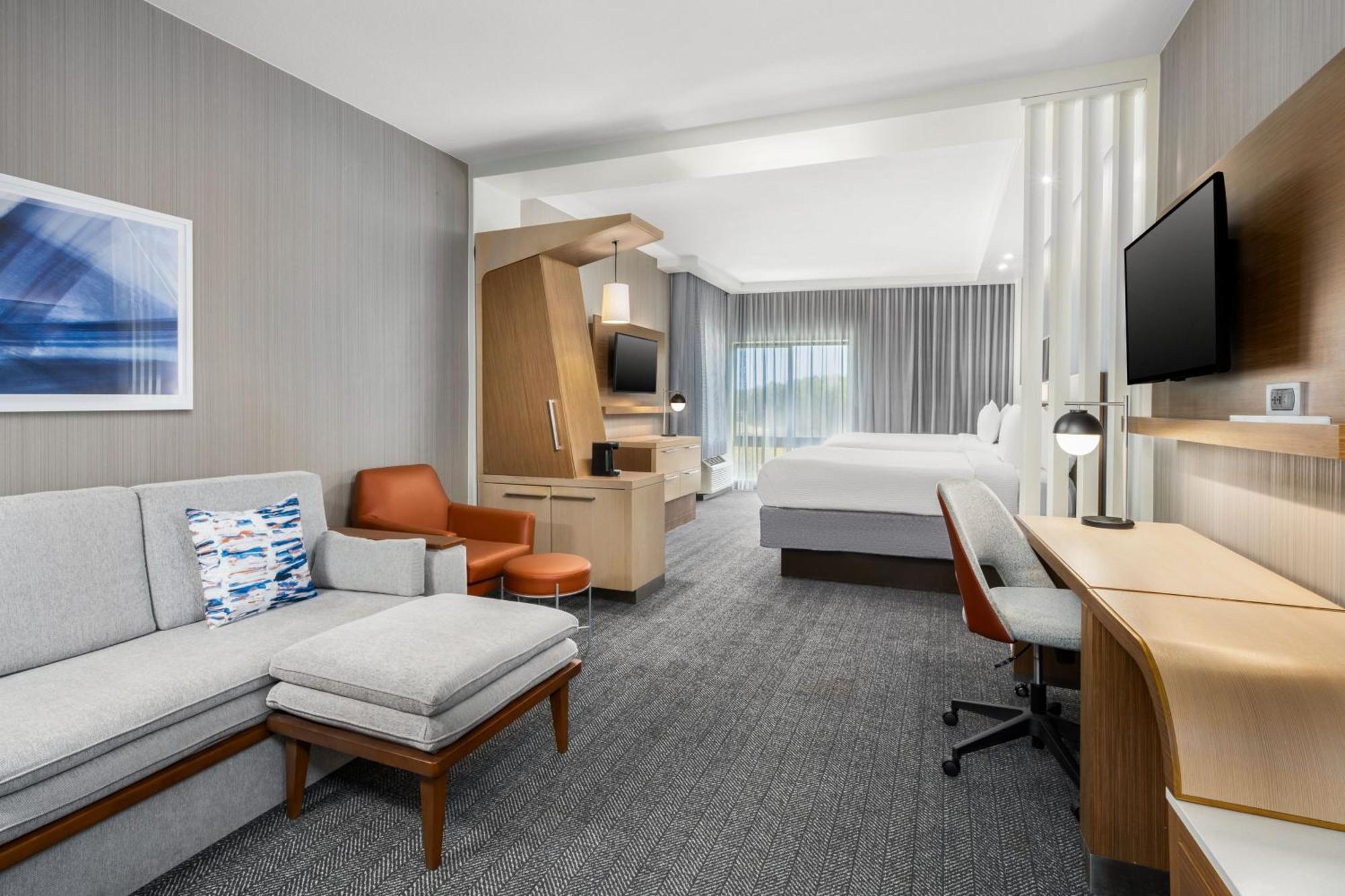Courtyard By Marriott Auburn Hotel Екстериор снимка