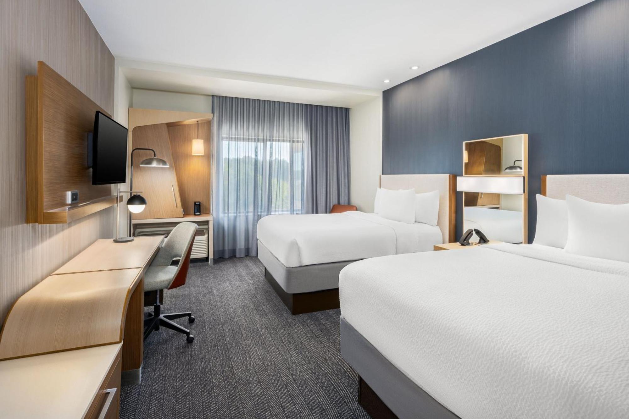 Courtyard By Marriott Auburn Hotel Екстериор снимка