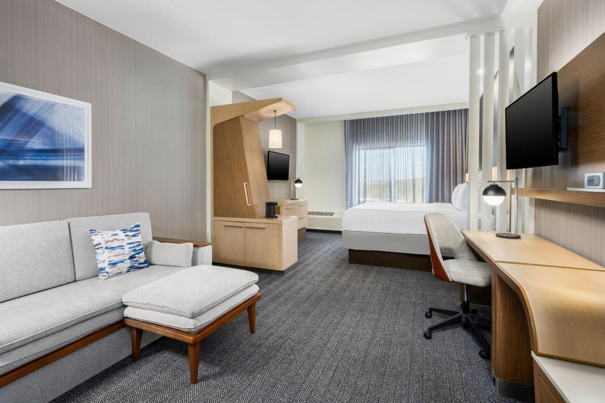 Courtyard By Marriott Auburn Hotel Екстериор снимка
