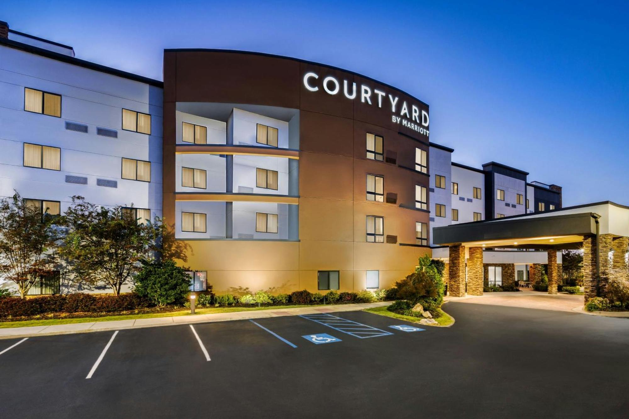 Courtyard By Marriott Auburn Hotel Екстериор снимка